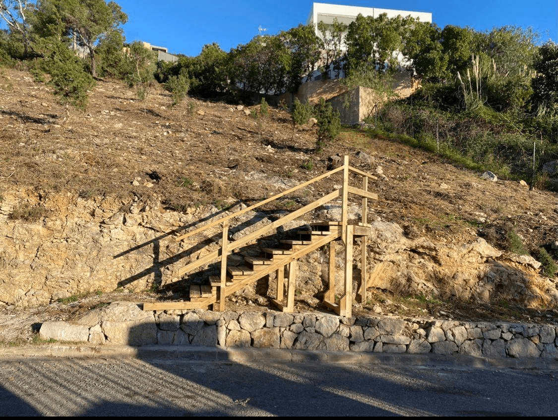 Terreno a la venta con licencia y vistas al mar en Can Rimbau