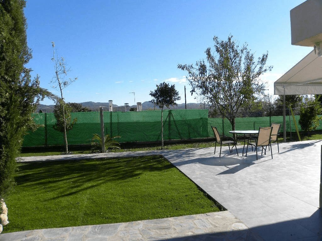 Conjunto de vivienda principal y 2 anexos mas garaje