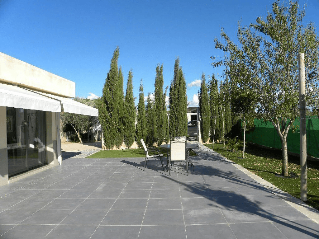 Conjunto de vivienda principal y 2 anexos mas garaje