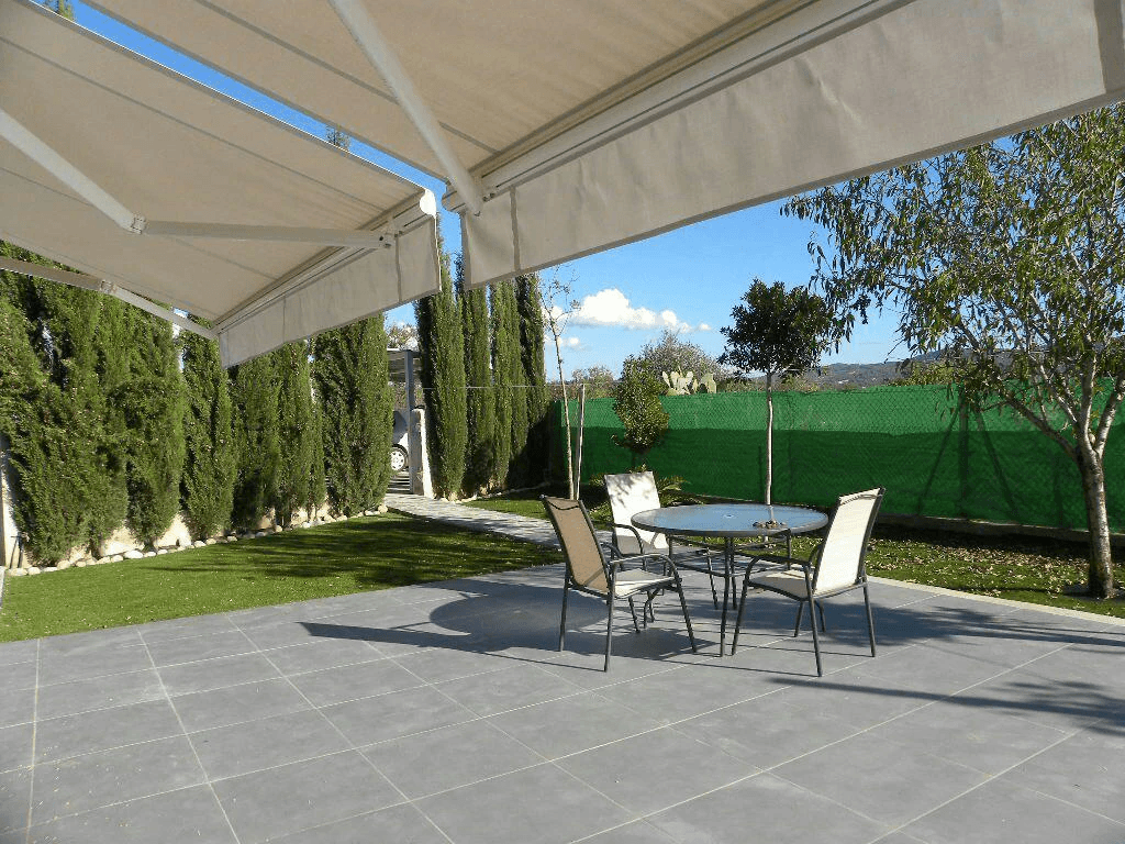 Conjunto de vivienda principal y 2 anexos mas garaje