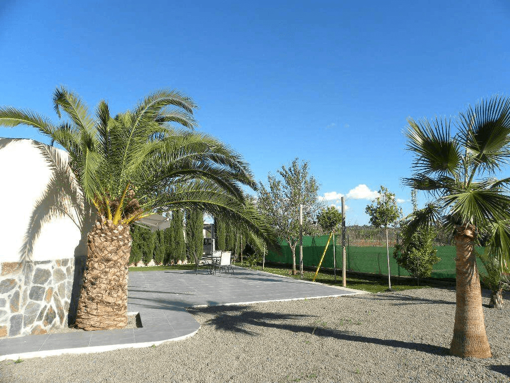 Conjunto de vivienda principal y 2 anexos mas garaje