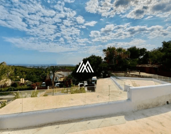 Espectacular villa recién reformada a la venta en Can Furnet