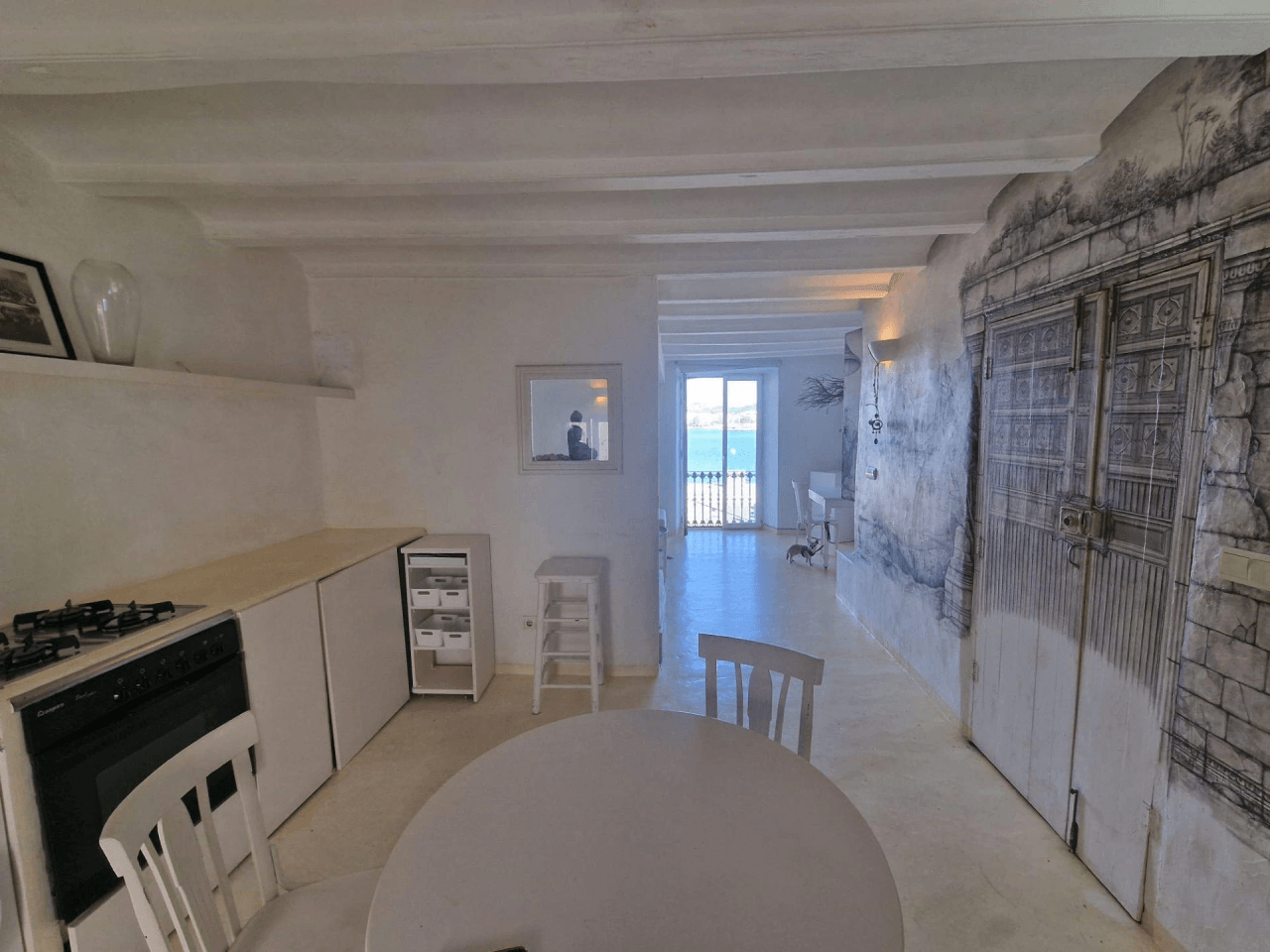 Estudio exterior con vistas al mar en el puerto de Ibiza