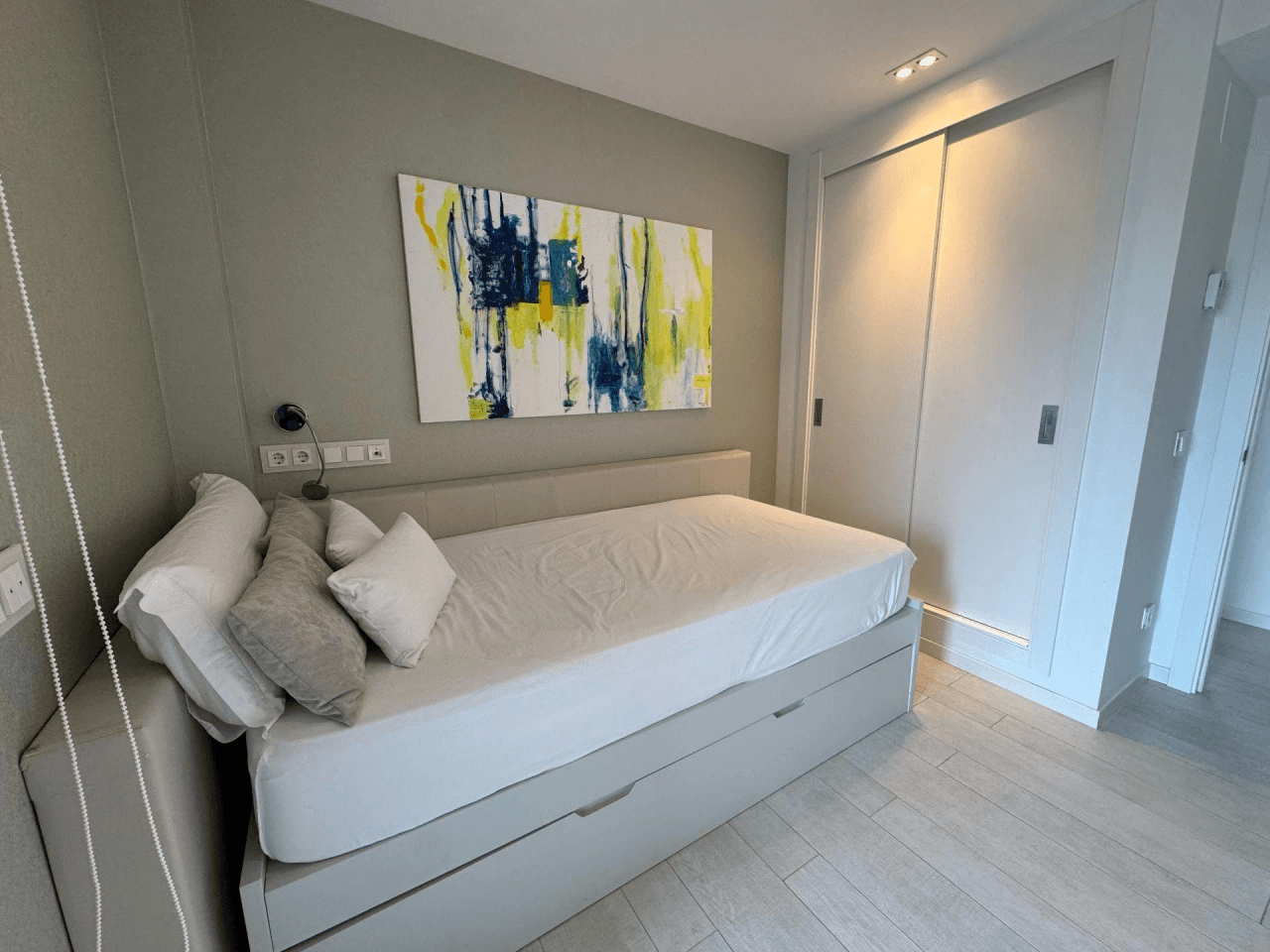 Piso moderno con terraza en complejo residencial, Botafoch