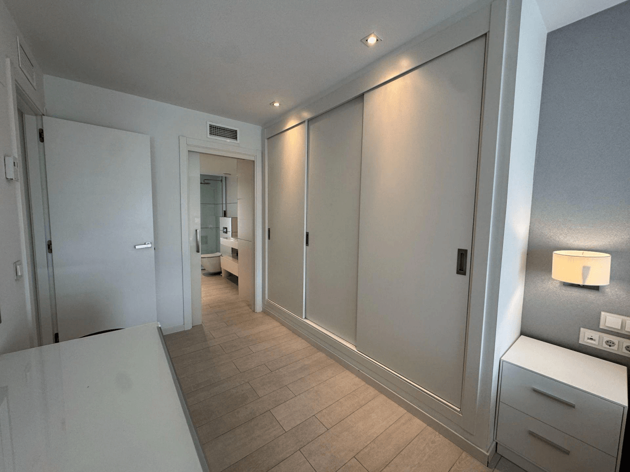 Piso moderno con terraza en complejo residencial, Botafoch