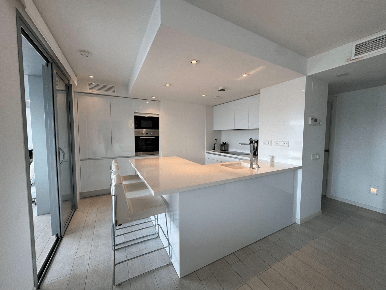 Piso moderno con terraza en complejo residencial, Botafoch