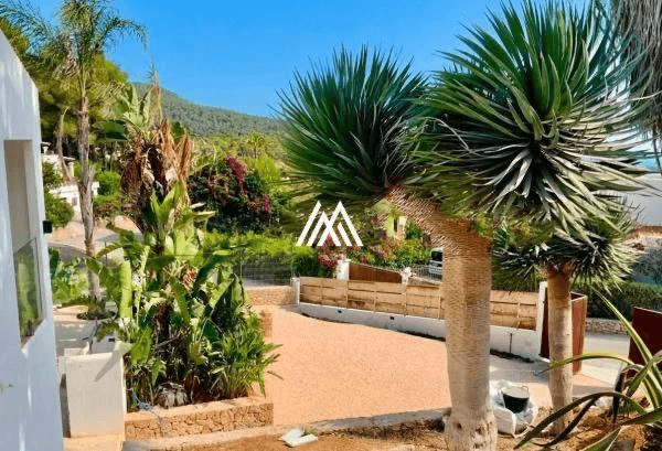 Espectacular villa recién reformada a la venta en Can Furnet