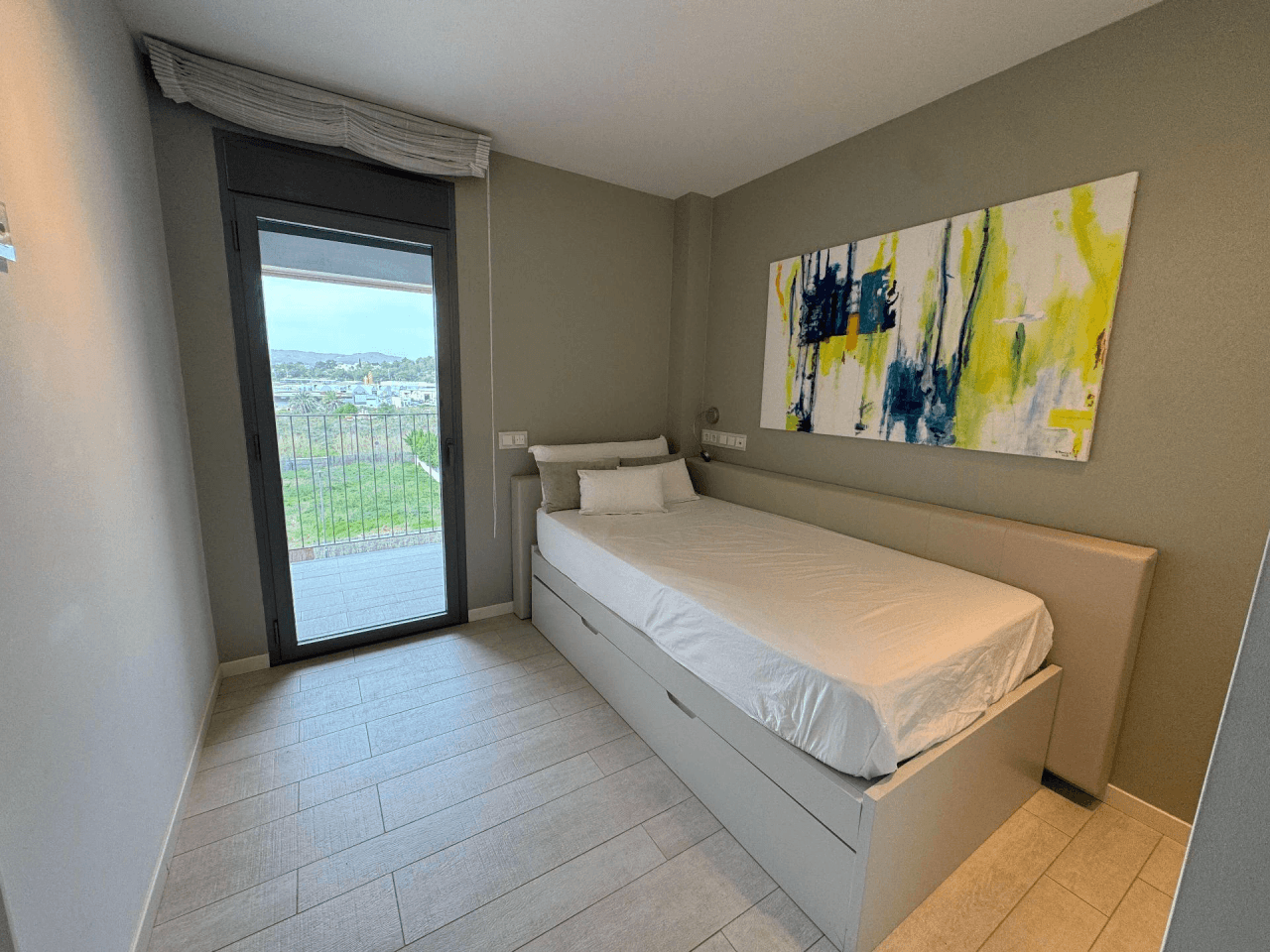 Piso moderno con terraza en complejo residencial, Botafoch