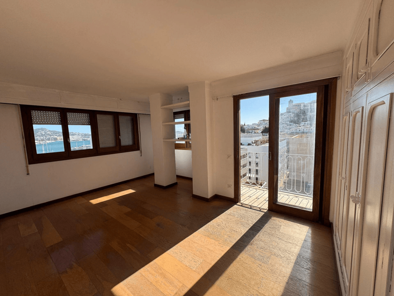 Ático con gran terraza y vistas panorámicas en el centro