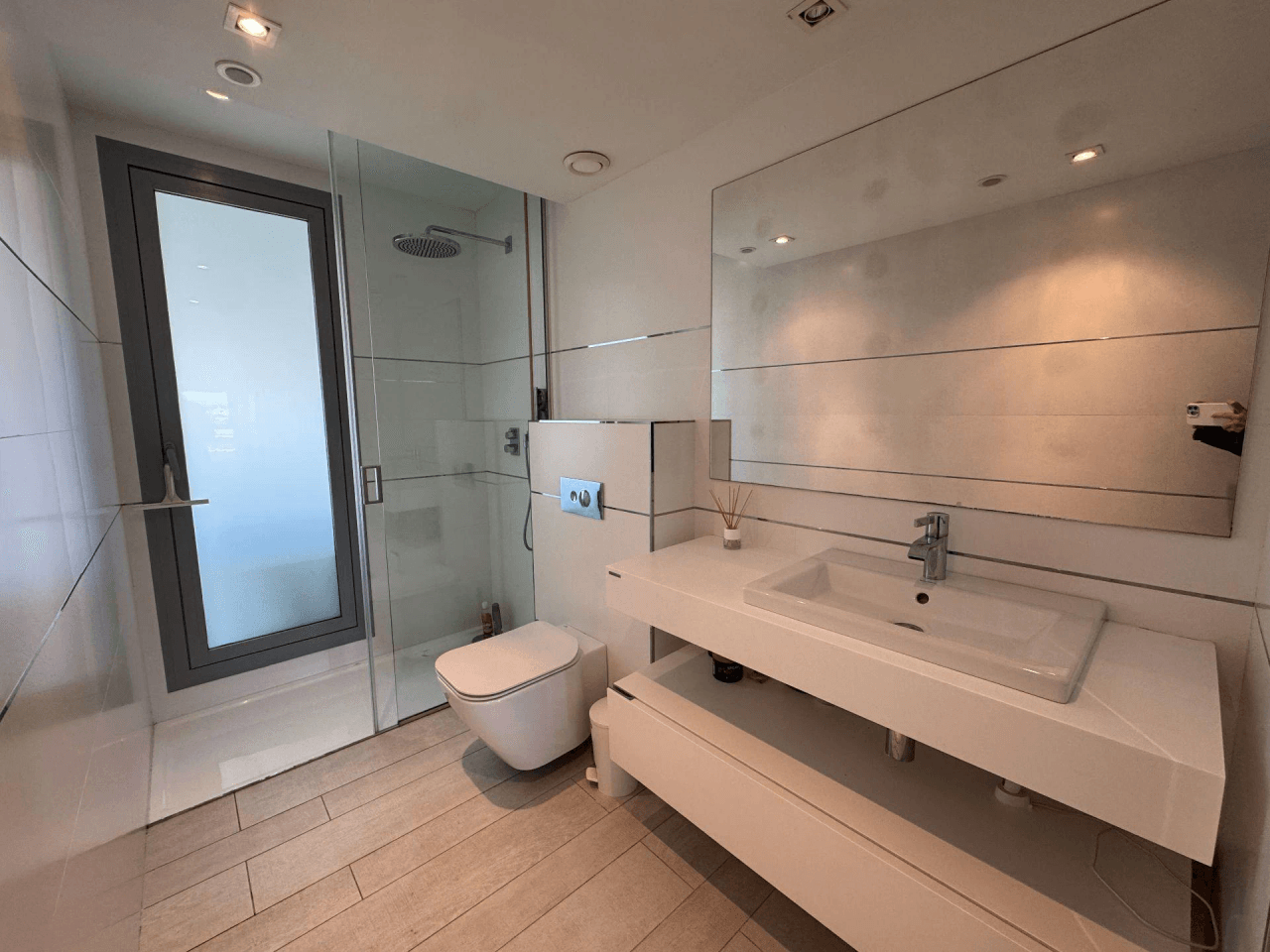 Piso moderno con terraza en complejo residencial, Botafoch
