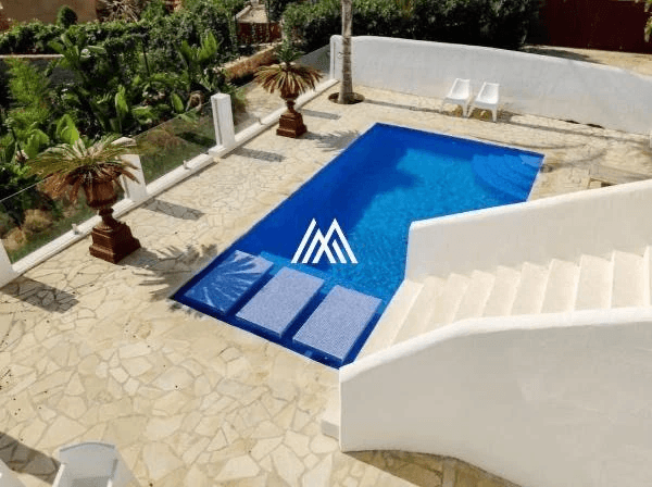 Espectacular villa recién reformada a la venta en Can Furnet