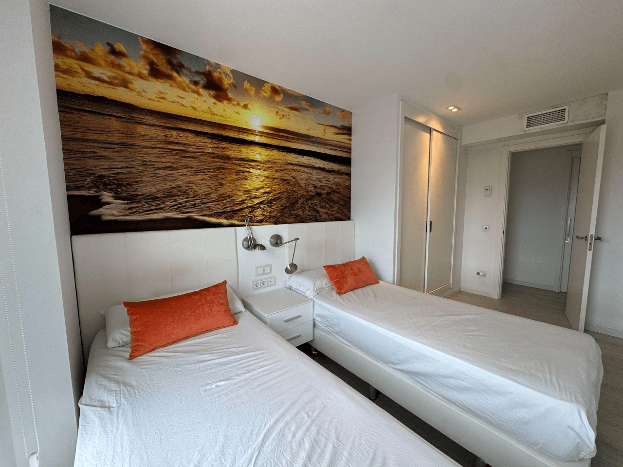 Piso moderno con terraza en complejo residencial, Botafoch
