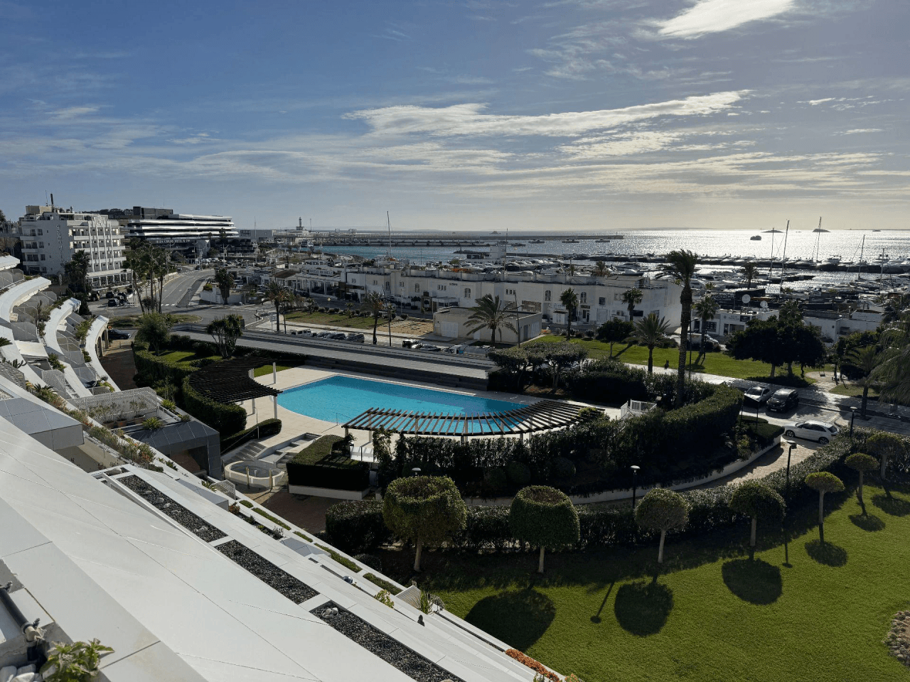 Piso amplio con terraza en Marina Botafoch