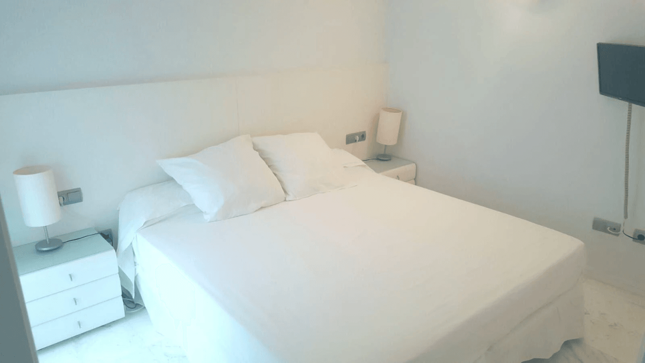 Piso exterior con terraza en Marina Botafoch