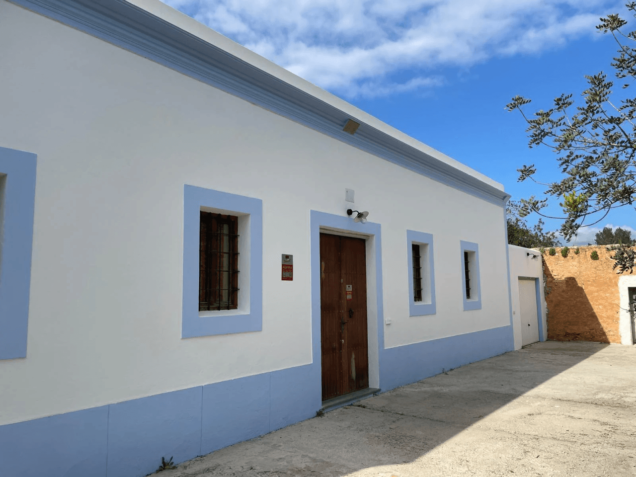 Casa de campo en alquiler anual en Santa Gertrudis con jardín y entorno natural