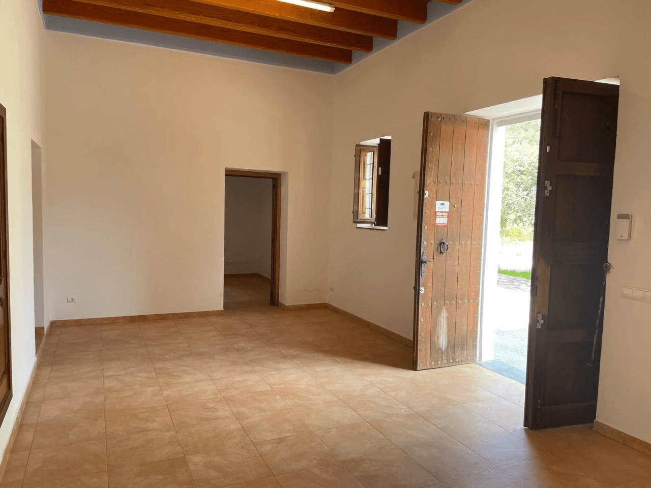 Casa de campo en alquiler anual en Santa Gertrudis con jardín y entorno natural