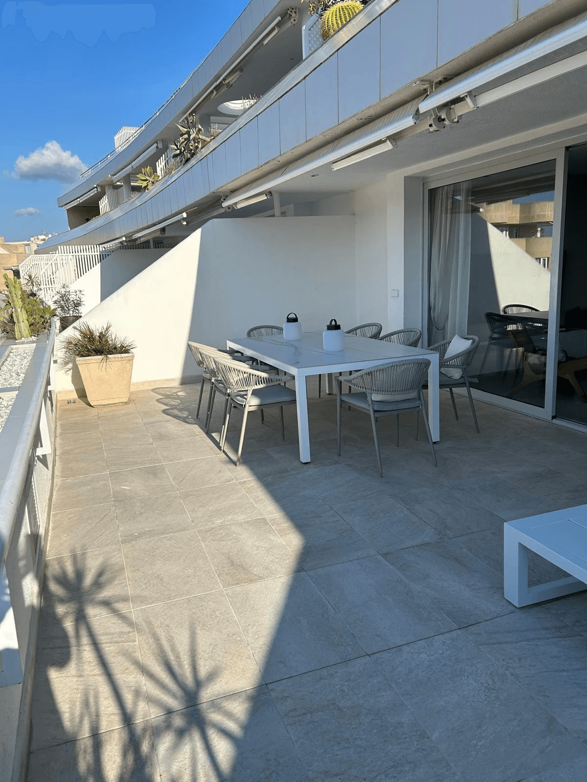 Piso amplio con terraza en Marina Botafoch