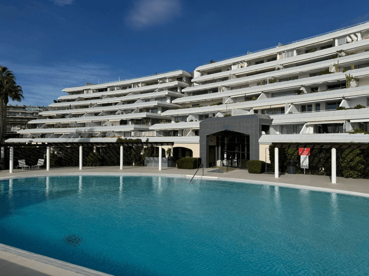 Piso amplio con terraza en Marina Botafoch