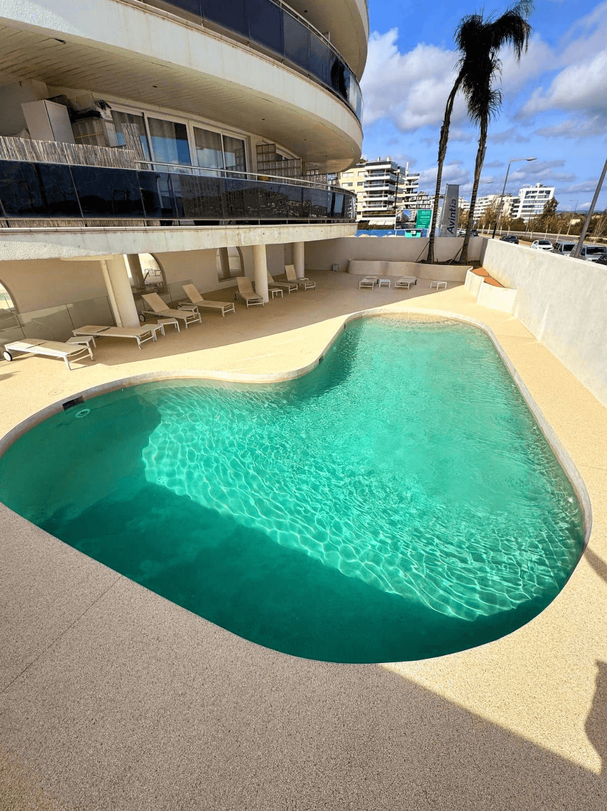 Piso exterior con terraza en Marina Botafoch