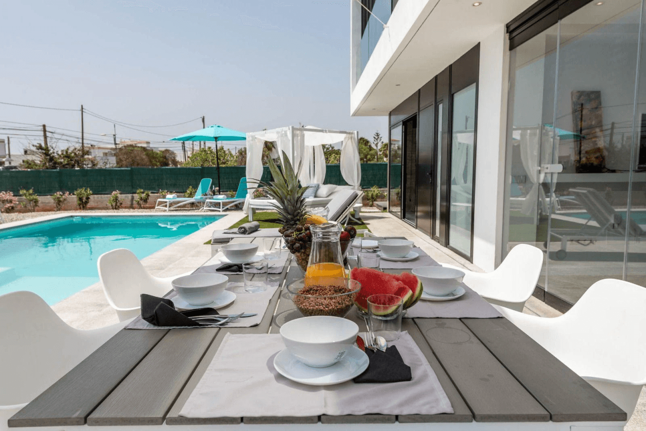 Villa privada con amplia parcela y piscina en Sa Carroca, Ibiza. ALQUILER ANUAL