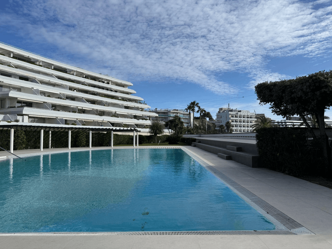 Piso amplio con terraza en Marina Botafoch