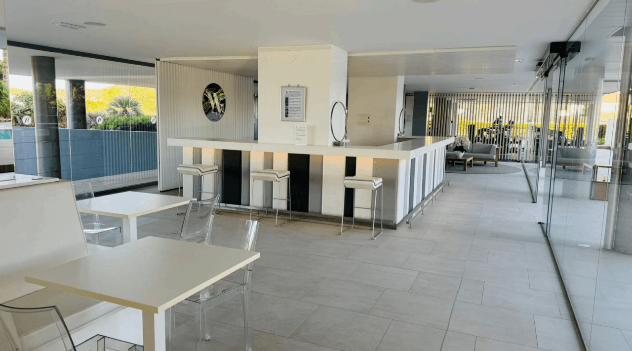 Apartamento con terraza en prestigioso edificio en Talamanca