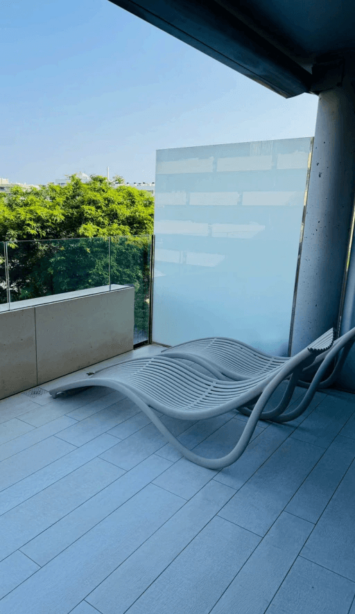 Apartamento con terraza en prestigioso edificio en Talamanca