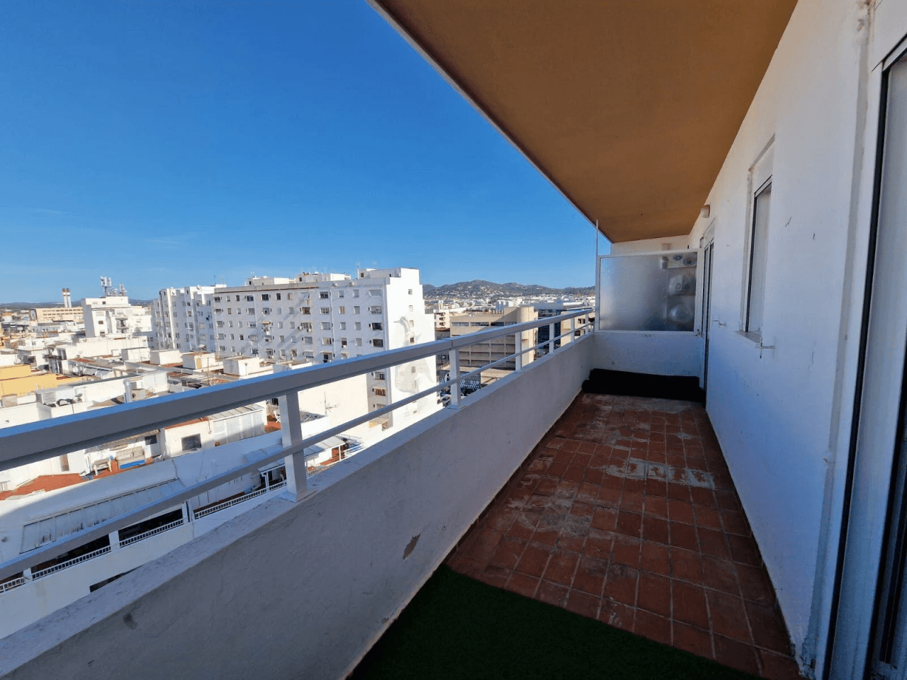 Piso con terraza en el centro de Ibiza