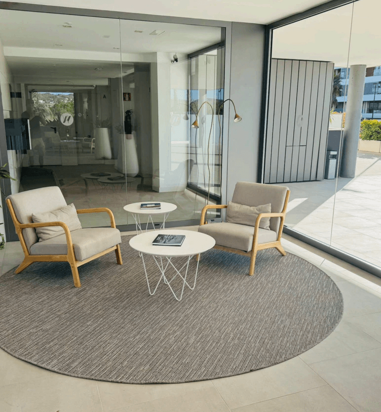 Apartamento con terraza en prestigioso edificio en Talamanca