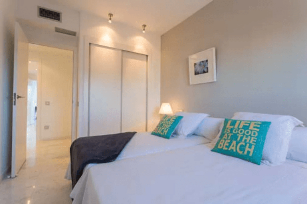 Ático con vistas al mar y piscina en Ibiza Royal Beach con solárium privado