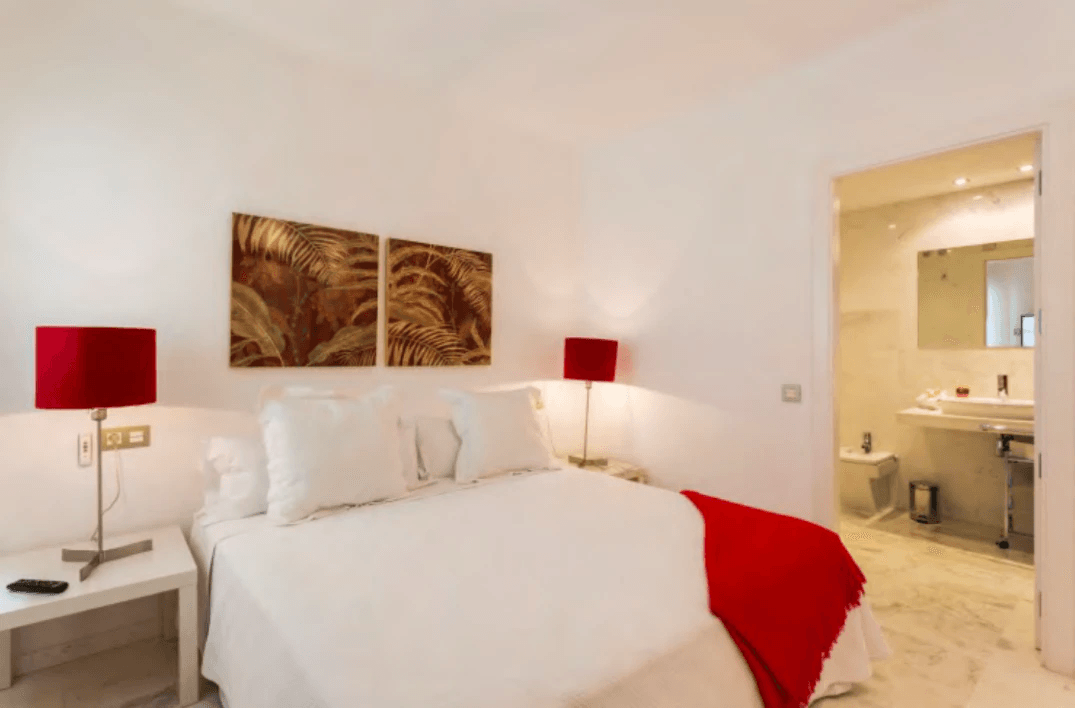 Apartamento con vistas al mar y terraza en Ibiza Royal Beach