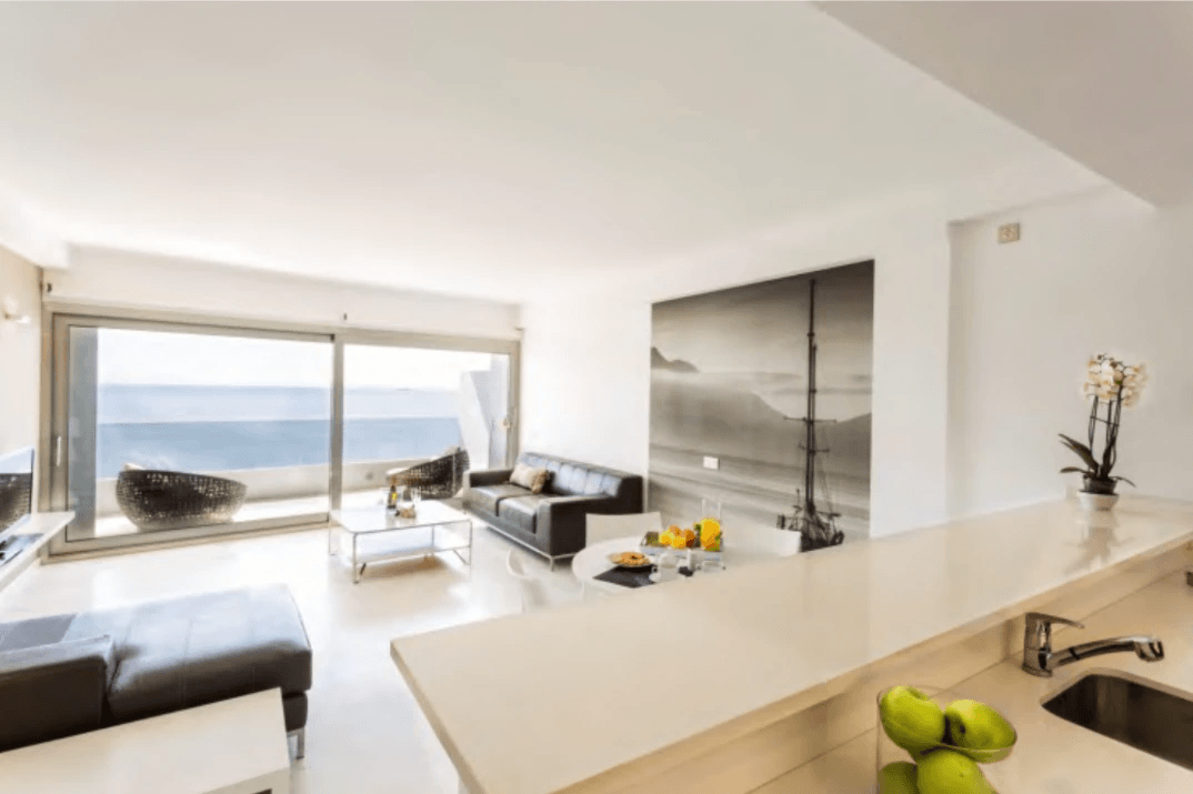 Apartamento con vistas al mar y terraza en Ibiza Royal Beach