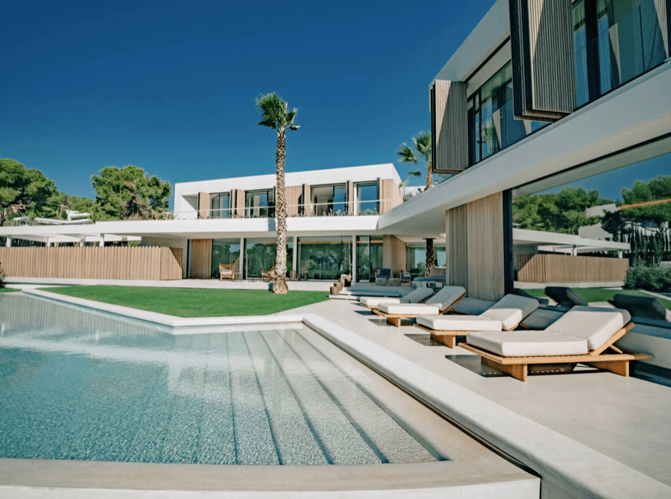 Exclusiva Villa de Lujo en Venta en Ibiza – Playa de Es Torrent