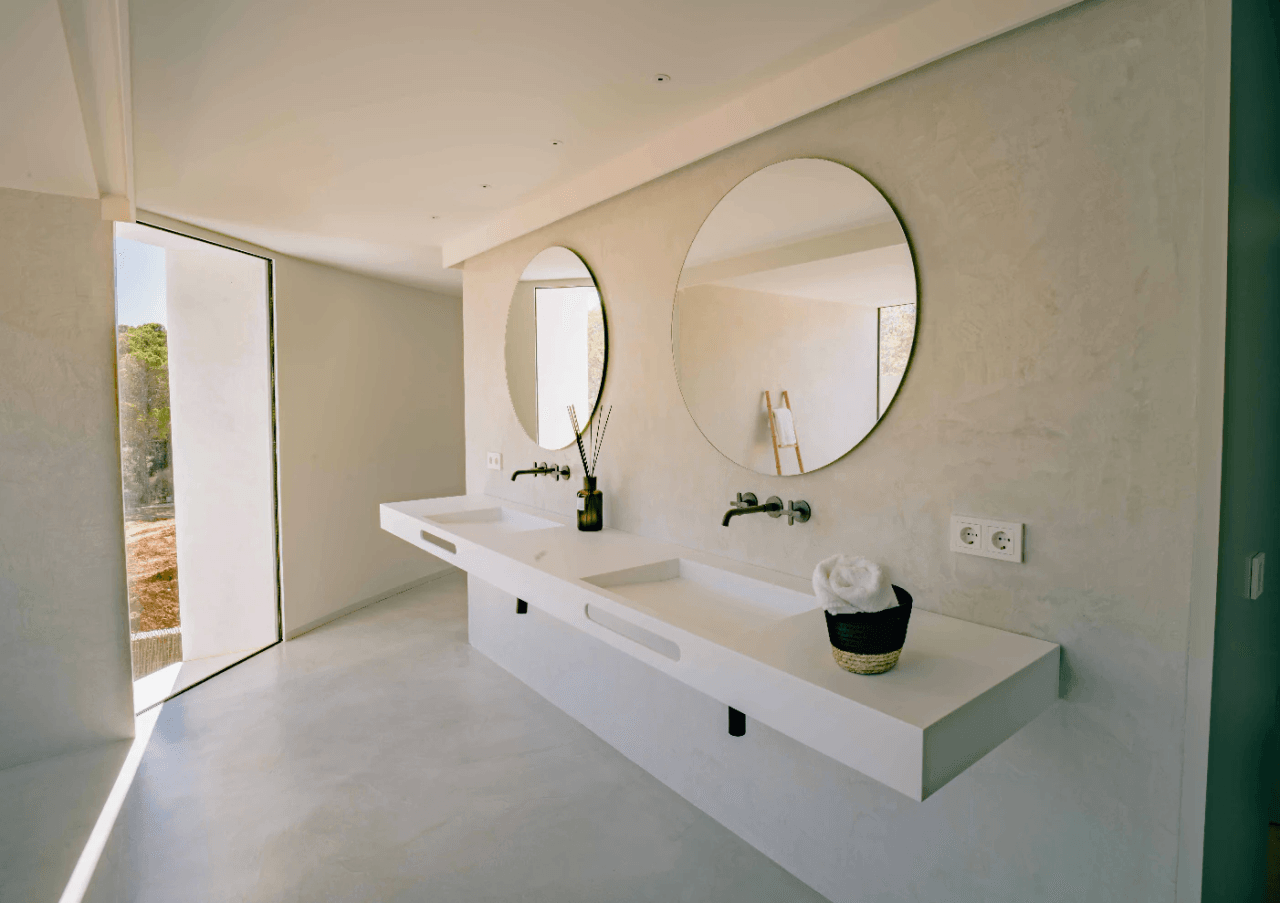 Exclusiva Villa de Lujo en Venta en Ibiza – Playa de Es Torrent