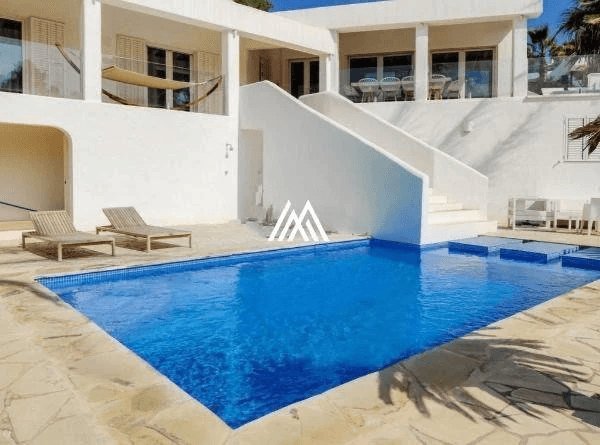 Spectaculaire villa récemment rénovée à vendre à Can Furnet