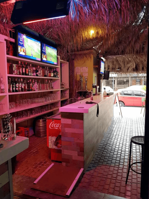 Local comercial en alquiler o traspaso – Playa d’en Bossa, Ibiza