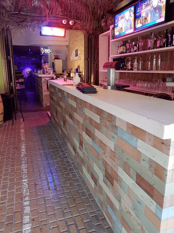 Local comercial en alquiler o traspaso – Playa d’en Bossa, Ibiza