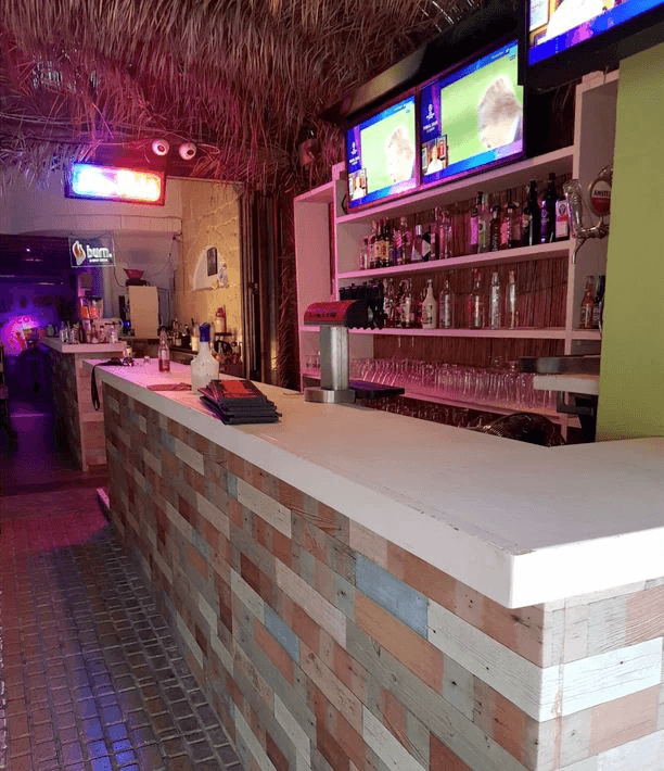 Local comercial en alquiler o traspaso – Playa d’en Bossa, Ibiza