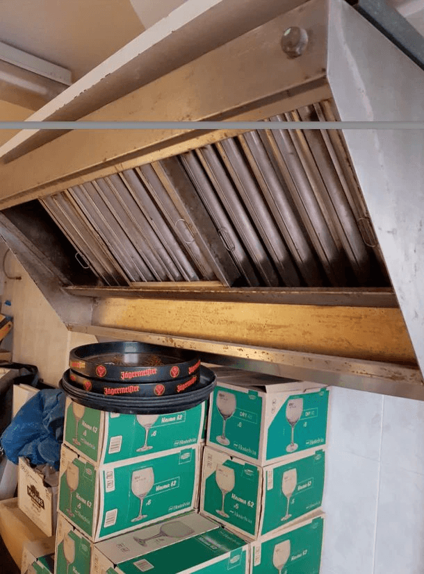 Local comercial en alquiler o traspaso – Playa d’en Bossa, Ibiza