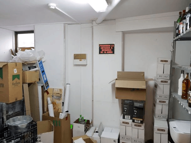 Local comercial en alquiler o traspaso – Playa d’en Bossa, Ibiza