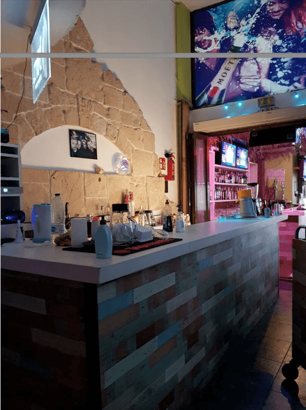 Local comercial en alquiler o traspaso – Playa d’en Bossa, Ibiza