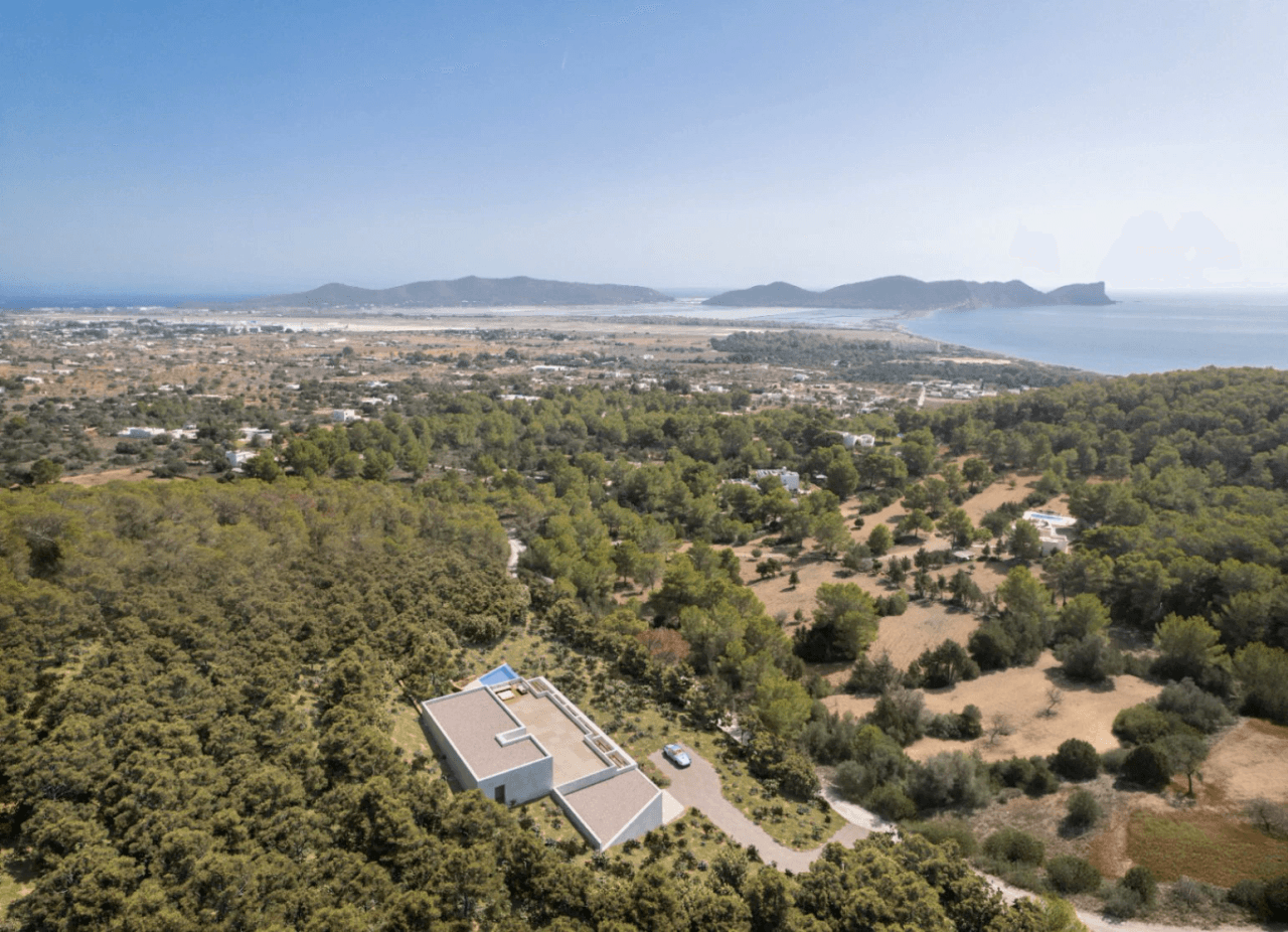 Villa de lujo con vistas panorámicas al mar en construcción en Sa Caleta
