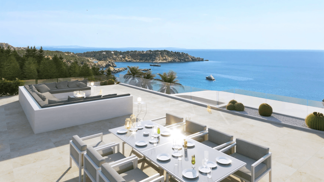 Espectacular villa de obra nueva con vistas abiertas al mar en venta en urbanización privada