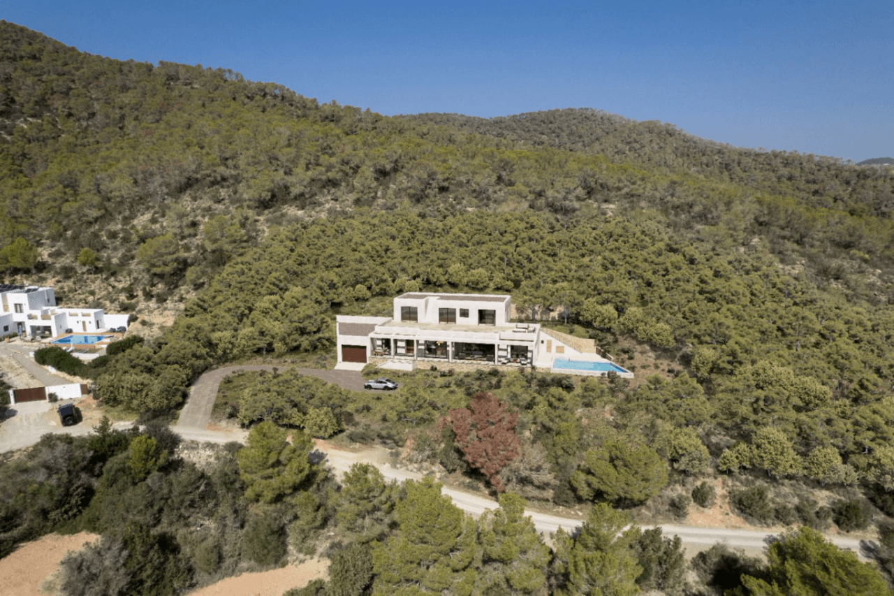Villa de lujo con vistas panorámicas al mar en construcción en Sa Caleta