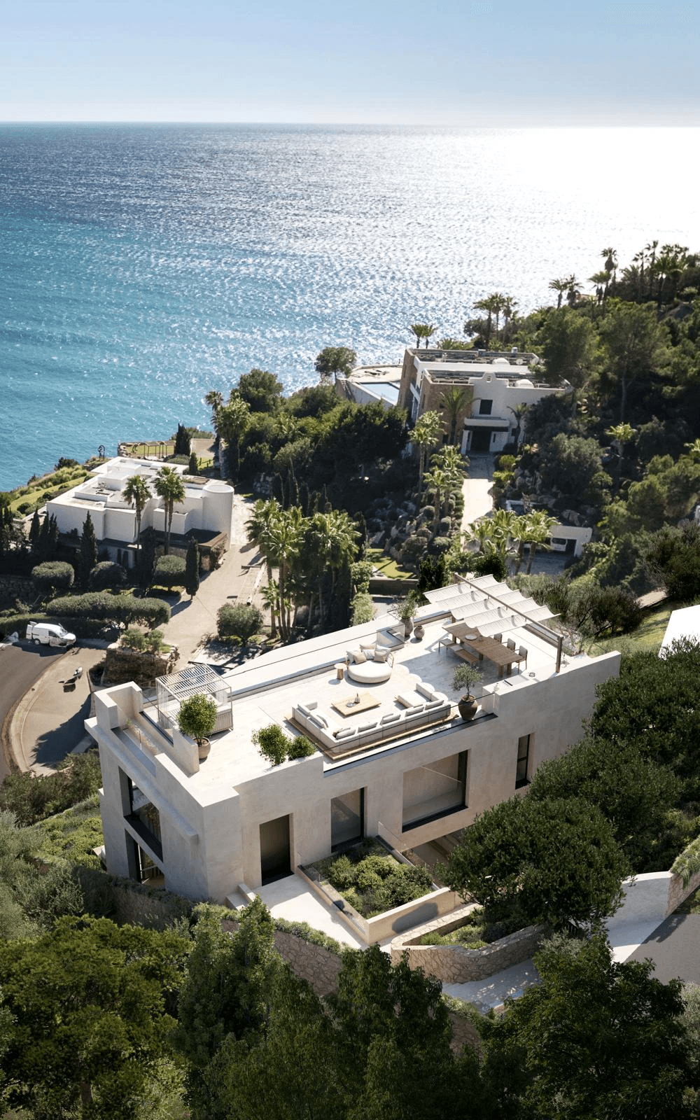 Espectacular villa de obra nueva con vistas abiertas al mar en venta en urbanización privada