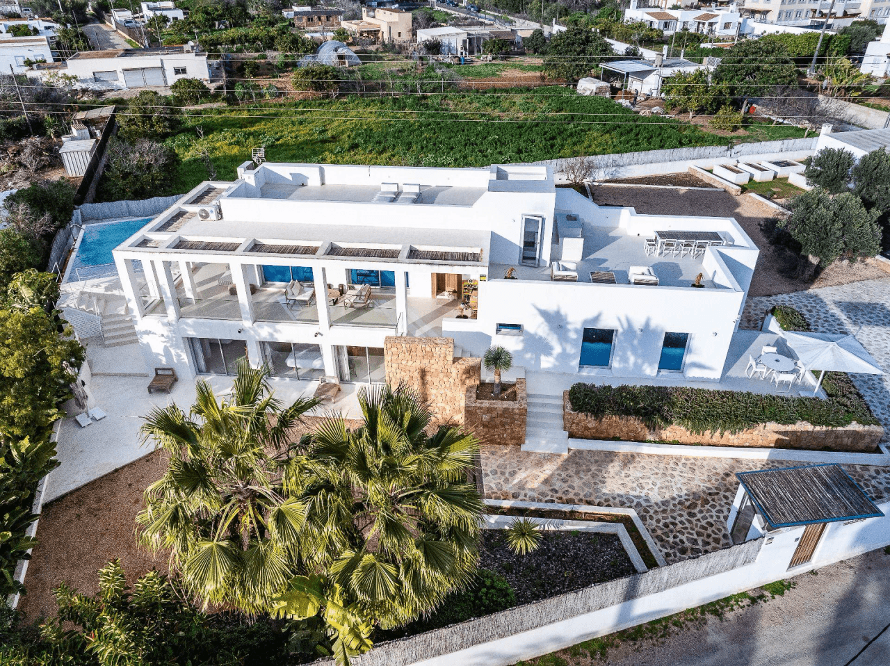 Villa moderna en Jesús con piscina y anexo independiente