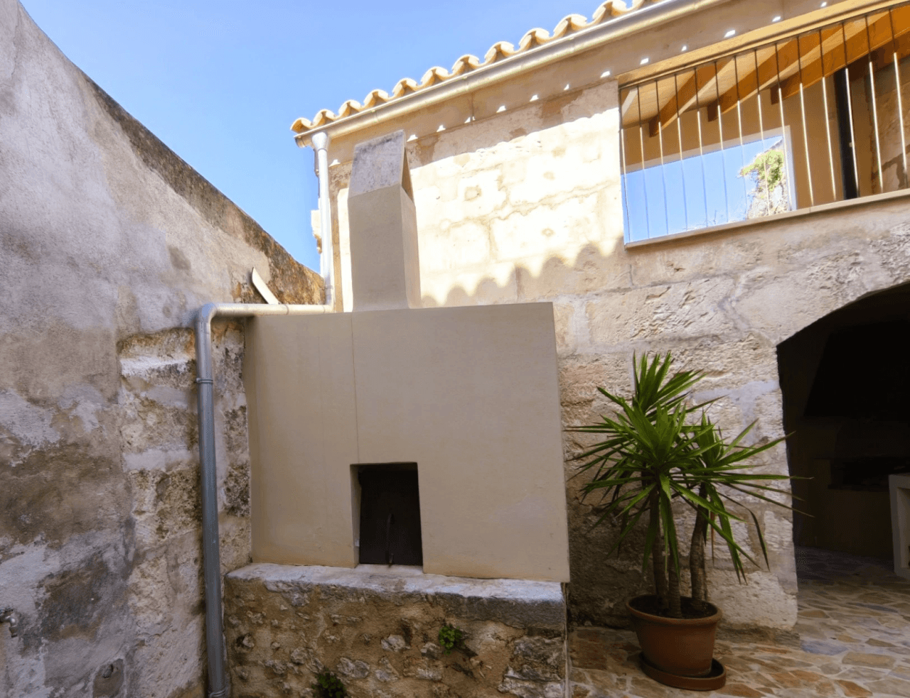 Renovated village house with pool and views of nature in Campanet