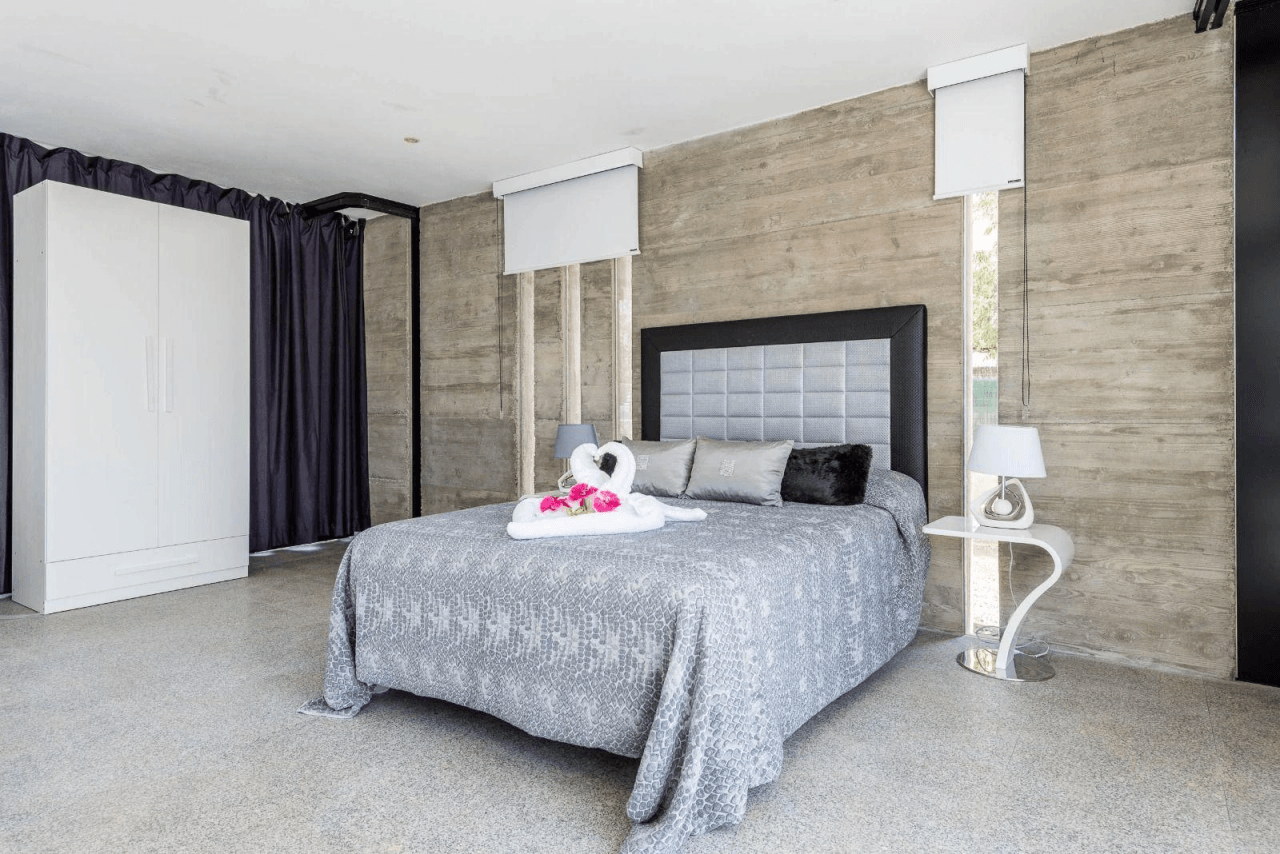 Villa privada con amplia parcela y piscina en Sa Carroca, Ibiza. ALQUILER ANUAL