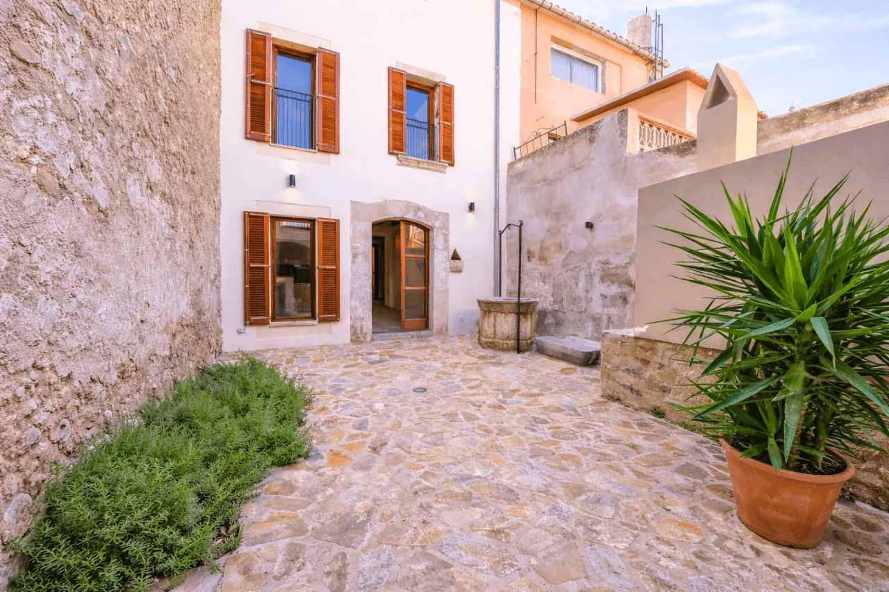Renovated village house with pool and views of nature in Campanet