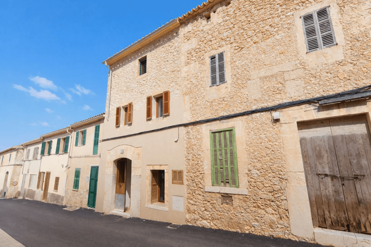 Renovated village house with pool and views of nature in Campanet